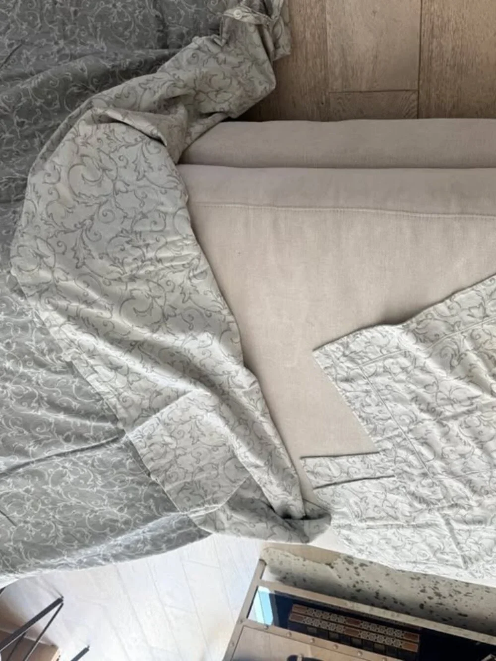 Yves Delorme Gaura Grey F/Q Reversible Duvet Cover Set. $700